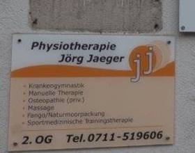 Hier ist das Türschild der Physiotherapiepraxis Jörg Jaeger abgebildet.